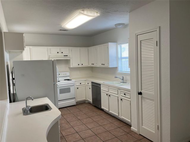 5621 Val Verde Street, Houston, TX 77057