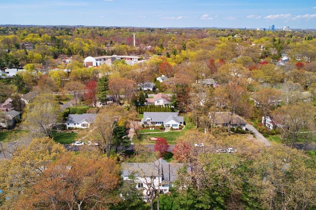 17 Aspen Road, Scarsdale, NY 10583