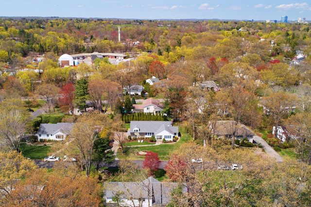 17 Aspen Road, Scarsdale, NY 10583