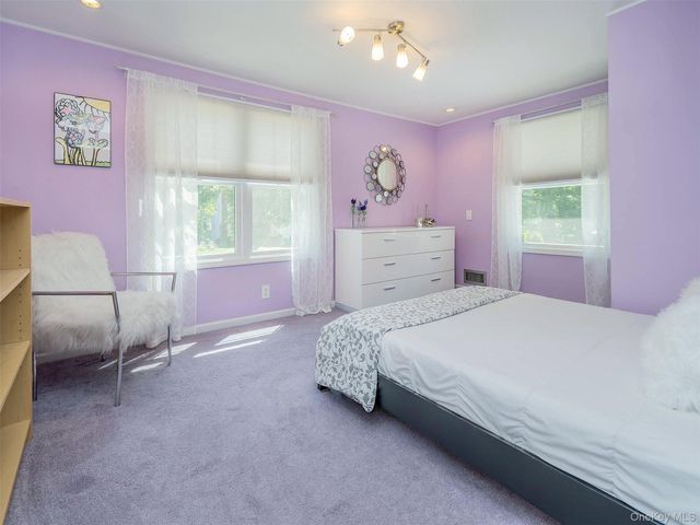 22 Andover Road, Port Washington, NY 11050