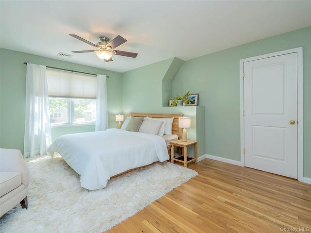22 Andover Road, Port Washington, NY 11050