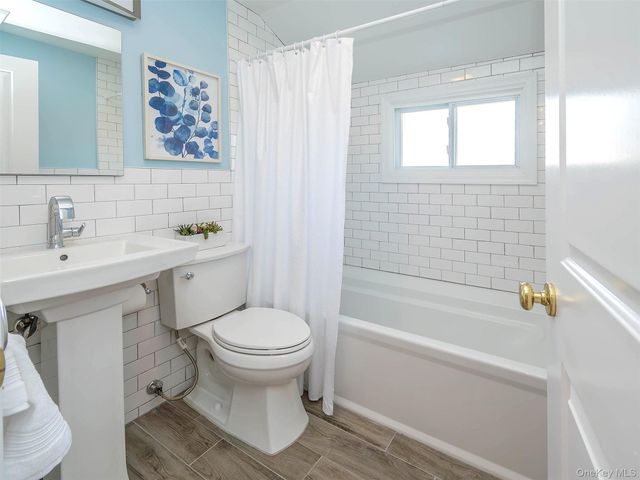 22 Andover Road, Port Washington, NY 11050