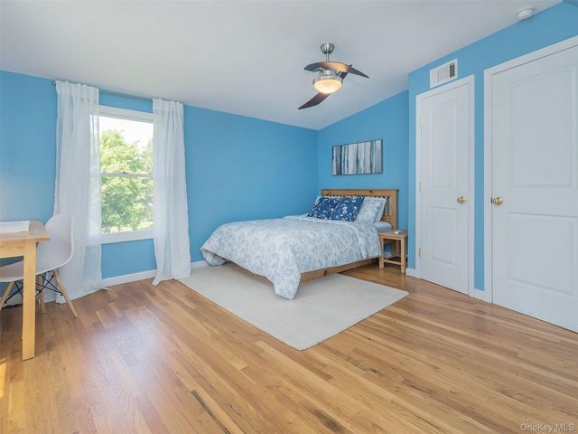 22 Andover Road, Port Washington, NY 11050