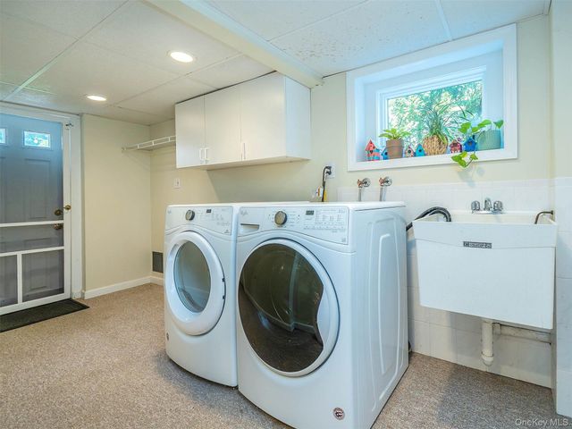 22 Andover Road, Port Washington, NY 11050