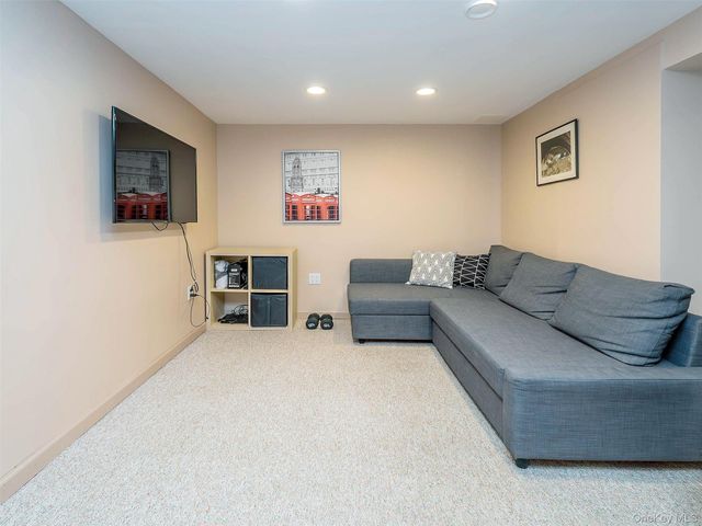 22 Andover Road, Port Washington, NY 11050