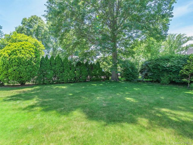 22 Andover Road, Port Washington, NY 11050