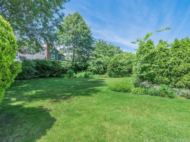 22 Andover Road, Port Washington, NY 11050