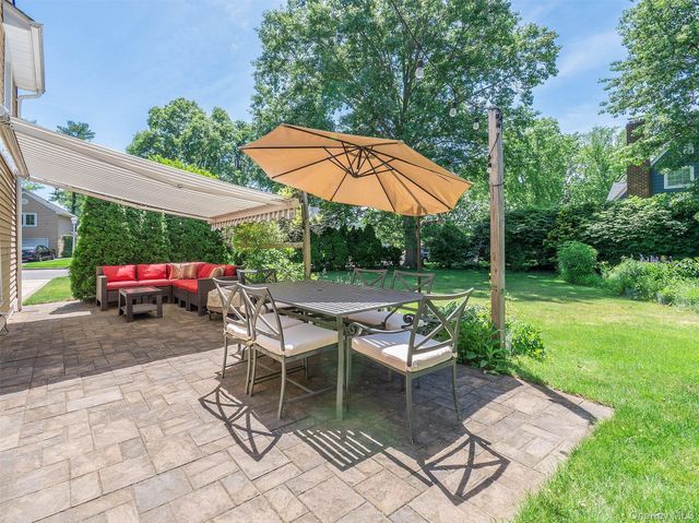 22 Andover Road, Port Washington, NY 11050