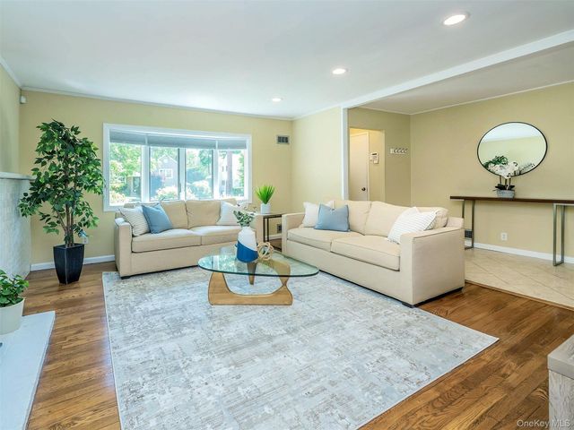22 Andover Road, Port Washington, NY 11050