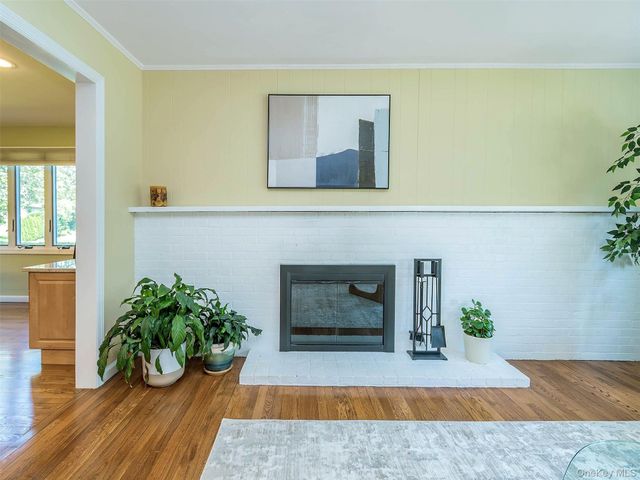 22 Andover Road, Port Washington, NY 11050
