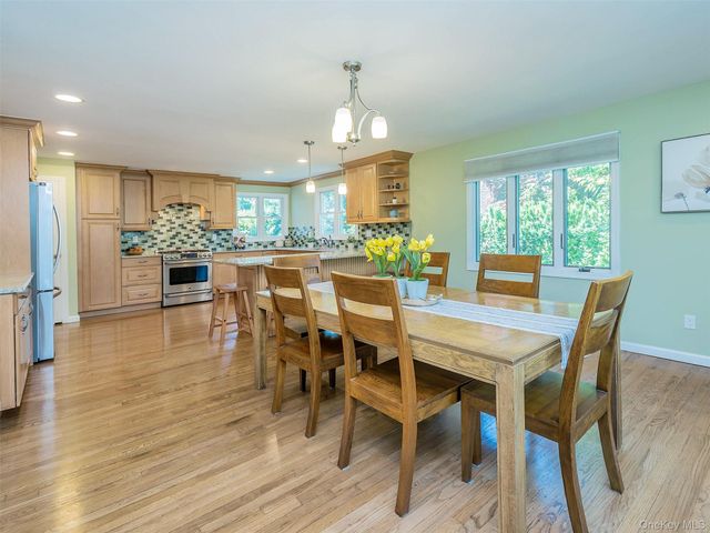 22 Andover Road, Port Washington, NY 11050