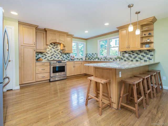 22 Andover Road, Port Washington, NY 11050