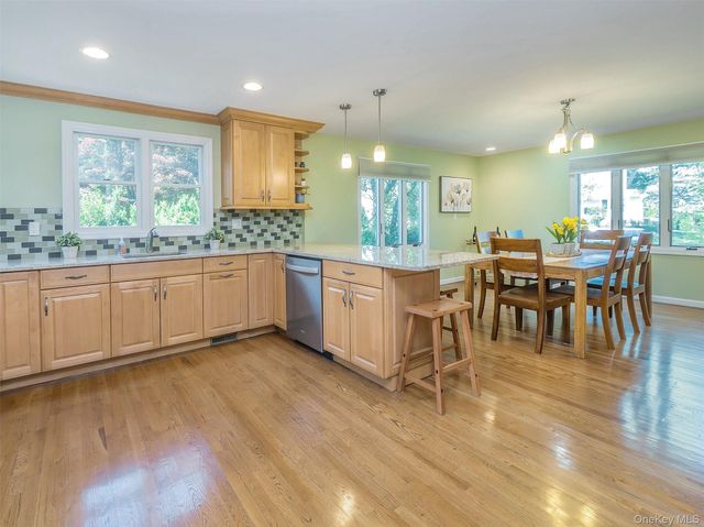 22 Andover Road, Port Washington, NY 11050