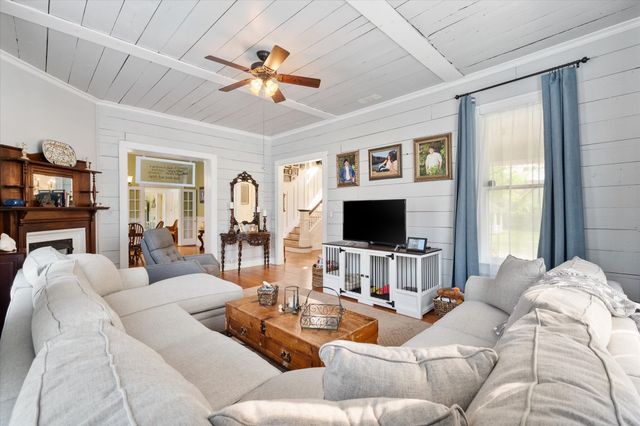 756 W 3rd Avenue, Corsicana, TX 75110