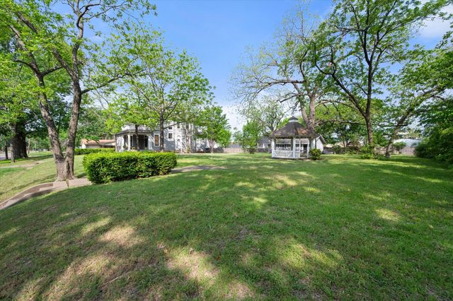 756 W 3rd Avenue, Corsicana, TX 75110