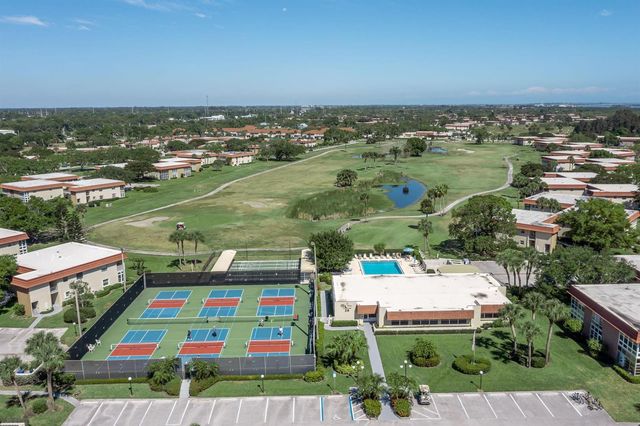 53 Woodland Drive 105, Vero Beach, FL 32962
