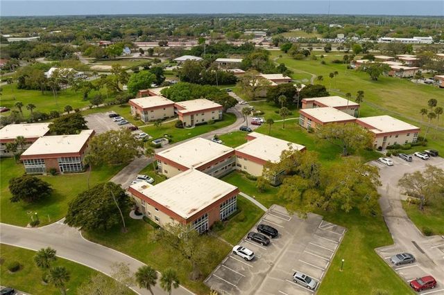 53 Woodland Drive 105, Vero Beach, FL 32962