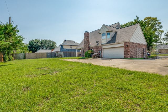 2311 Fall River Drive, Arlington, TX 76006