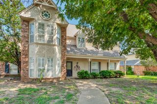2311 Fall River Drive, Arlington, TX 76006