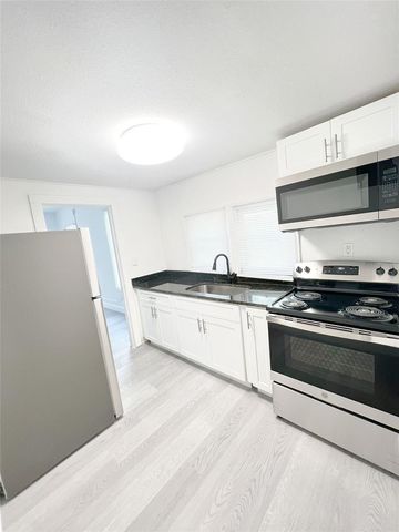 205 S GROVE STREET, Eustis, FL 32726