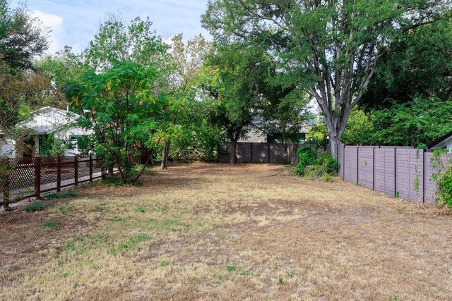 1172 Angelina ST, Austin, TX 78702