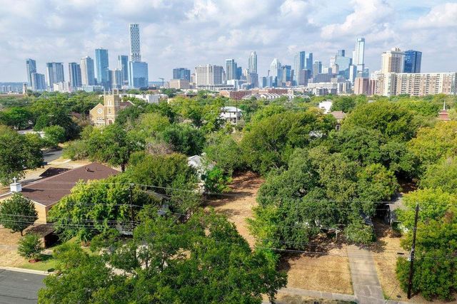 1172 Angelina ST, Austin, TX 78702