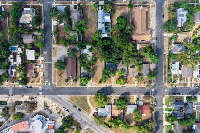 1172 Angelina ST, Austin, TX 78702