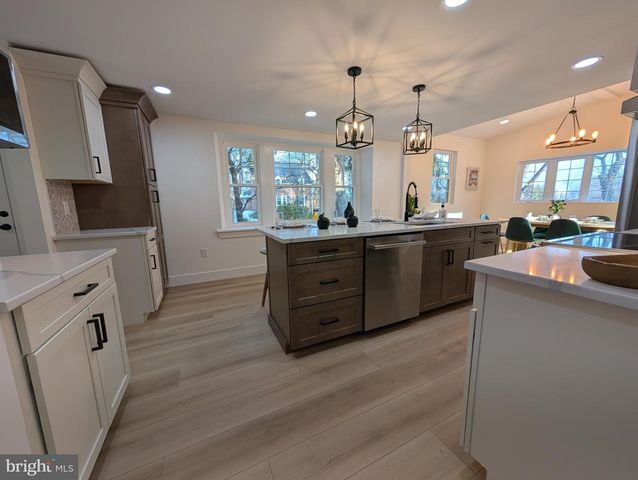 1221 EDGE HILL RD, Abington, PA 19001