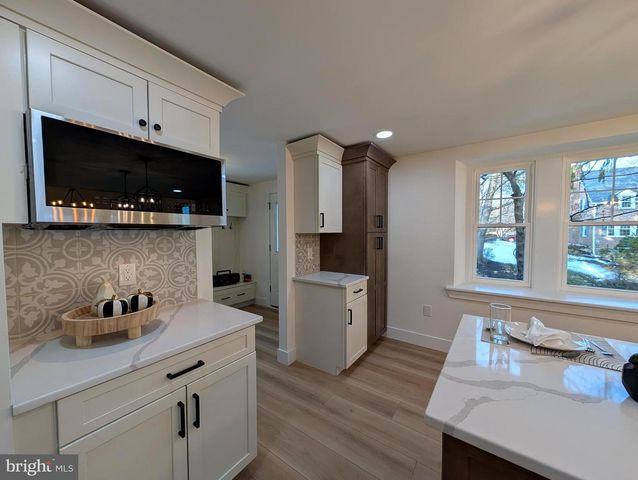 1221 EDGE HILL RD, Abington, PA 19001