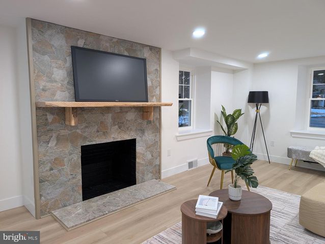 1221 EDGE HILL RD, Abington, PA 19001