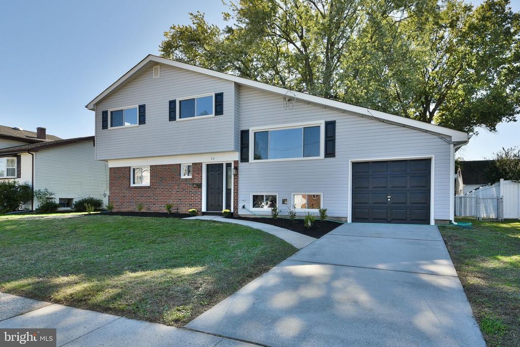 13 SYCAMORE WAY, Hamilton, NJ 08690