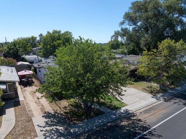2468 6th St, Hughson, CA 95326