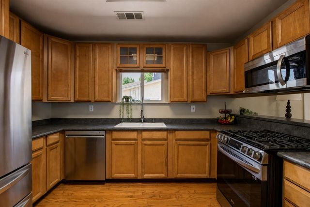 2468 6th St, Hughson, CA 95326