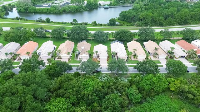 627 NW Whitfield Way, Port St. Lucie, FL 34986
