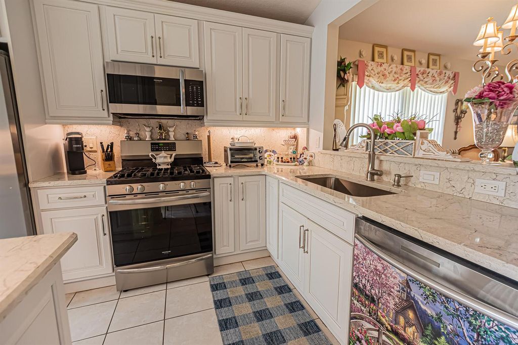 627 NW Whitfield Way, Port St. Lucie, FL 34986