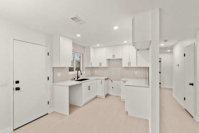 3937 28th St, Sacramento, CA 95820