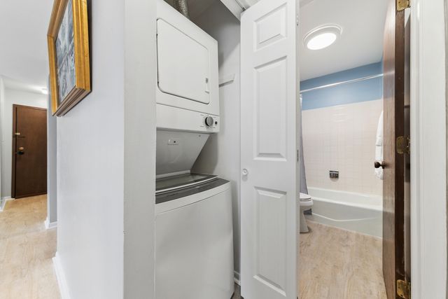 611 W Central Road A4, Mount Prospect, IL 60056