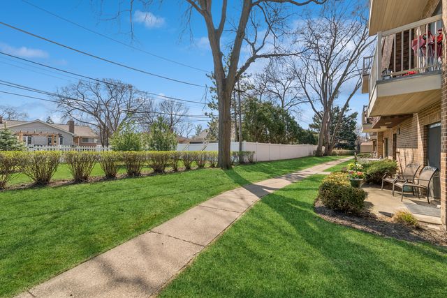 611 W Central Road A4, Mount Prospect, IL 60056