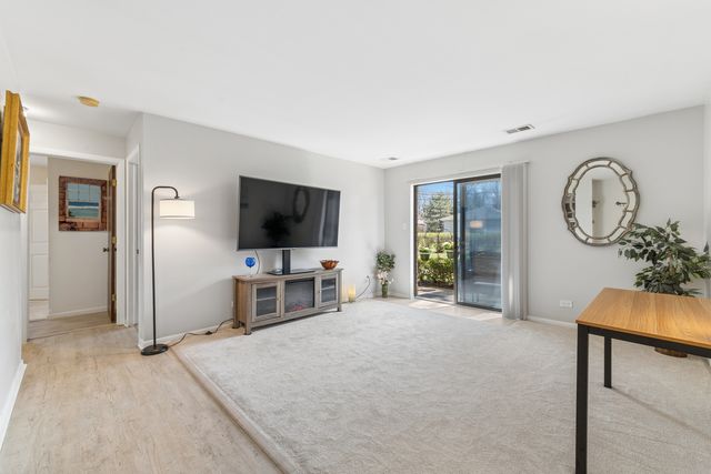 611 W Central Road A4, Mount Prospect, IL 60056