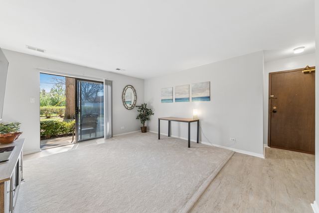 611 W Central Road A4, Mount Prospect, IL 60056