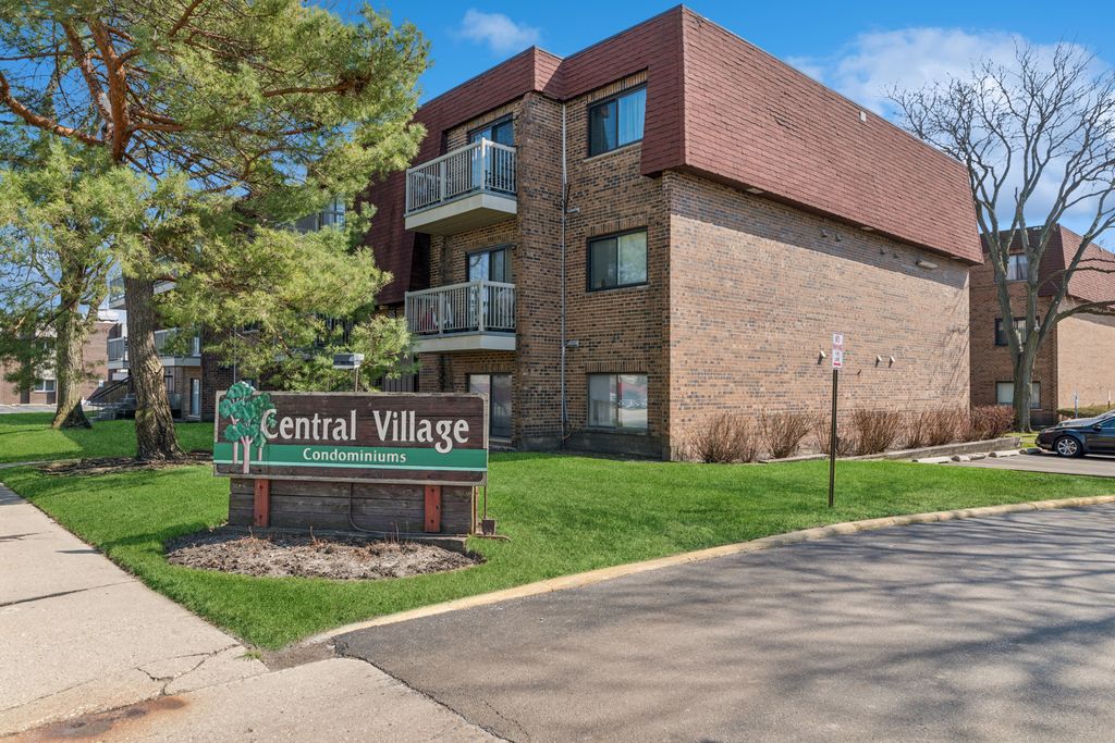 611 W Central Road A4, Mount Prospect, IL 60056