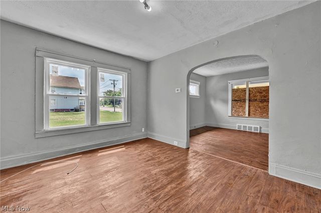 1011 East 140, Cleveland, OH 44110