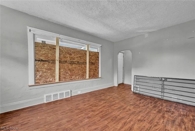 1011 East 140, Cleveland, OH 44110