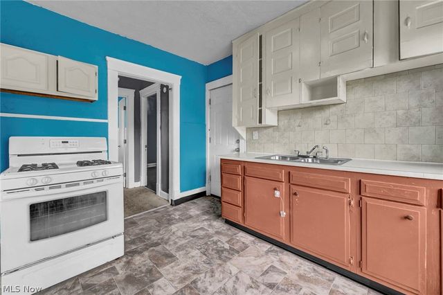 1011 East 140, Cleveland, OH 44110