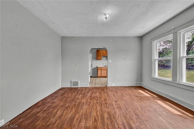 1011 East 140, Cleveland, OH 44110