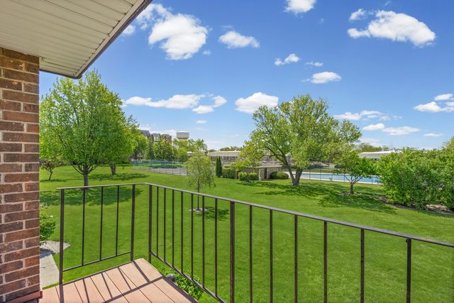 10381 Dearlove Road 2A, Glenview, IL 60025