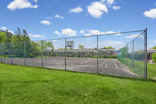 10381 Dearlove Road 2A, Glenview, IL 60025