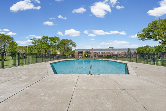 10381 Dearlove Road 2A, Glenview, IL 60025
