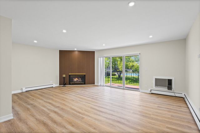 10381 Dearlove Road 2A, Glenview, IL 60025