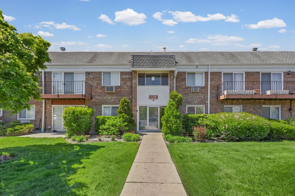 10381 Dearlove Road 2A, Glenview, IL 60025